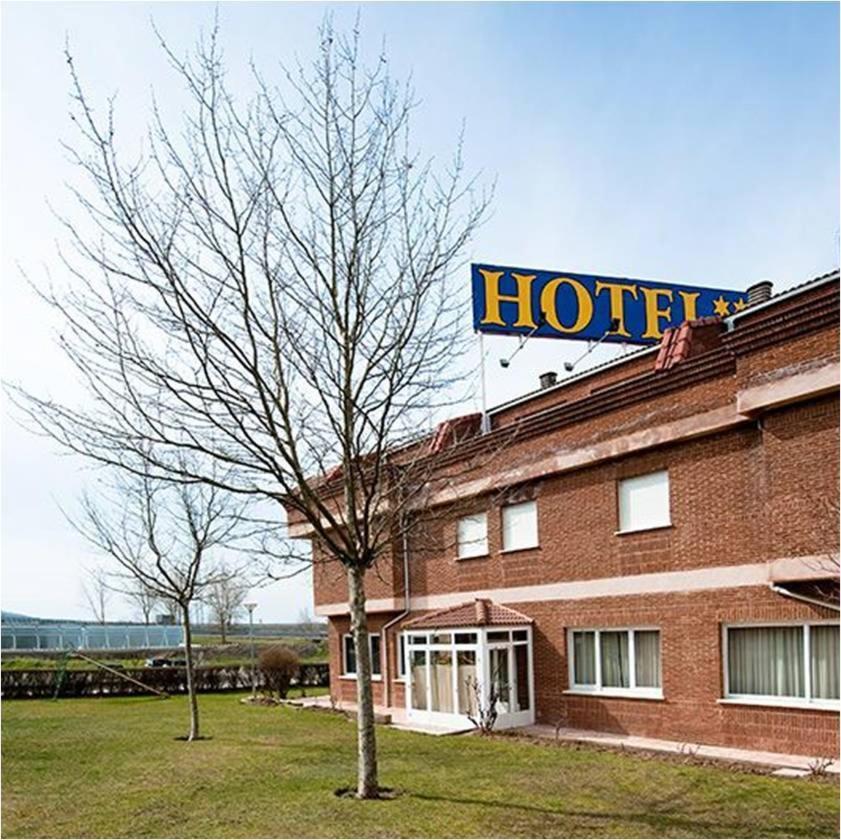 Hotel Area Serrano Buniel エクステリア 写真